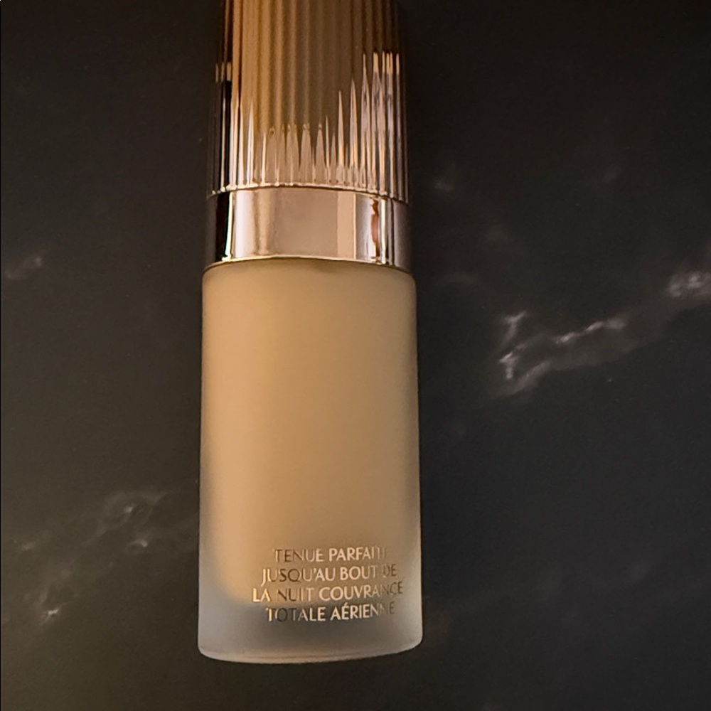 Charlotte Tilbury Airbrush Flawless Blurring & Matte Foundation - 8N - Picture 4 of 6
